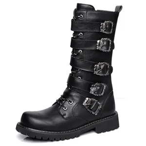 Bottes hautes gothiques noires pour hommes avec boucles tête de mort