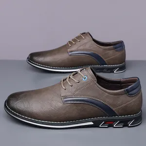 Chaussures décontractées en cuir marron pour hommes avec bordure bleue, design léger