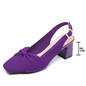 Κομψές μωβ πλεκτές γόβες slingback με φιόγκο και σταθερό τακούνι ύψους 6 εκατοστών.