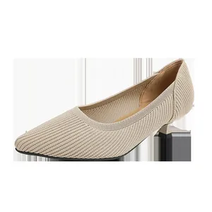 Elegante beige spitze Kitten Heels mit atmungsaktivem geripptem Fly-Knit-Gewebe für Damen
