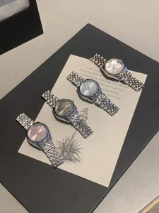 Serie de relojes de cuarzo IBSO para mujer con correa de acero y ventana de fecha