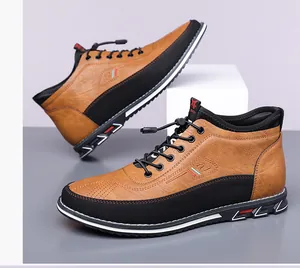 Detailweergave van casual herenlaarzen in bruin leer met zwarte accenten en veters