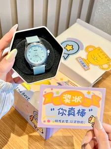 Détail montrant la montre en silicone Gccliyo et les accessoires du coffret cadeau prix