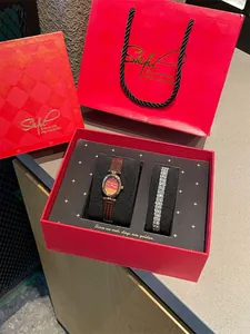 Vintage-Lederuhr und funkelndes Diamantarmband-Geschenkset in roter Box