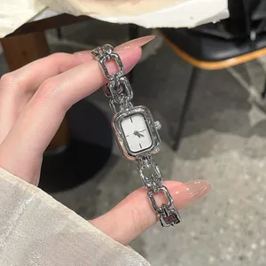 Elegant vintage minimalist women's quartz watch with chunky silver chain bracelet