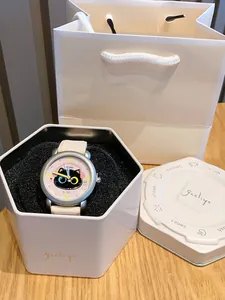 Reloj de cuarzo de gato de dibujos animados con caja de regalo y bolsa de papel