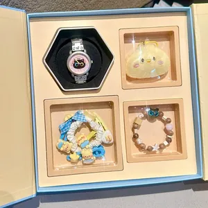 Coffret Cadeau Montre Chat Dessin Animé Illustration Pour Filles Montre-bracelet Quartz En Alliage D'argent Avec Pendentif Peluche Accessoires Cheveux Bracelet