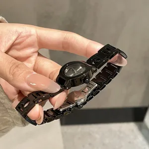 Orologio al quarzo da donna in acciaio inossidabile nero con cinturino a catena