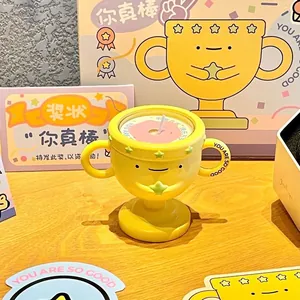 Jolie montre en silicone jaune en forme de trophée pour élèves avec 'You Are So Good'