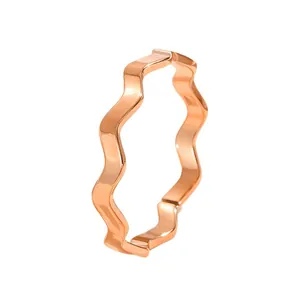 Minimalist wavy stainless steel ring with a geometric rose gold finish for women