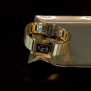 Reloj de cuarzo cuadrado vintage de acero inoxidable dorado para mujer con esfera negra