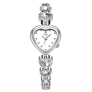 Elegante orologio al quarzo da donna a forma di cuore con bracciale in cristallo