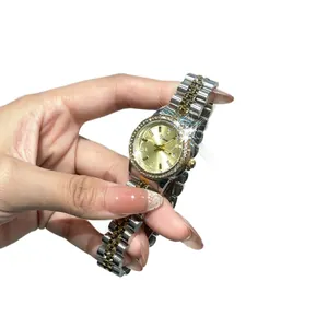 Luxuriöse Damen-Quarzuhr mit Diamantlünette und zweifarbigem Stahlband von Dinimi