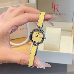 Montre-bracelet élégante pour femme avec cadran carré et bracelet jaune brillant poli
