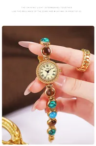 Montre bracelet vintage dorée pour femme avec pierres turquoises et chiffres romains