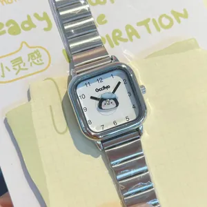 Elegante reloj de cuarzo cuadrado para niñas con esfera de pingüino lindo y correa plateada