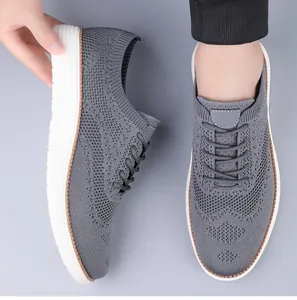 Baskets pour hommes en maille grise respirante avec semelle légère