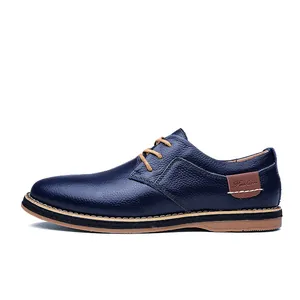 Detailansicht von marineblauen Herrenschuhen aus Leder für Business und Freizeit