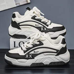 Trendy ademende zwart-witte heren chunky sneakers met dikke zolen en touwveters voor heren