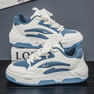 Ademende wit-blauwe chunky dad sneakers voor heren met dikke zolen en sportief ontwerp