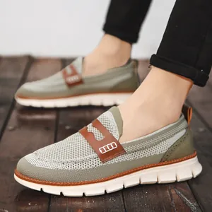 Ademende mesh heren loafers met lichtgewicht antislipzool voor mode wandelen overdag.