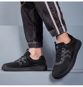 Detailweergave van zwarte heren barefoot wandelschoenen met ademend mesh bovenwerk