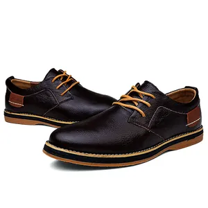 Detailansicht dunkelbrauner Business-Casual-Herrenlederschuhe mit handgenähten Details