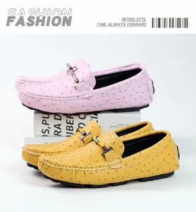 Breathable men's ostrich pattern leather loafers with metal buckle detail