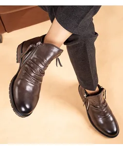 Elegantes botas Chelsea retro de cuero para hombre con pliegues, cremallera lateral y marrón oscuro