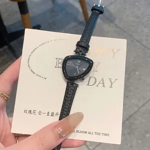Orologio da Donna alla Moda con Quadrante Triangolare Irregolare Cassa in Lega Cinturino in Microfibra Vetro Minerale Orologio al Quarzo