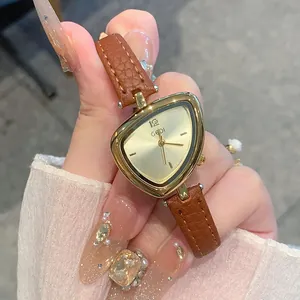 Orologio GEDI triangolare da donna con cinturino in pelle marrone e quadrante oro