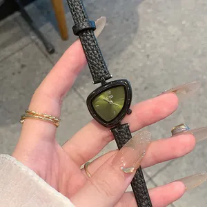 Orologio da donna GEDI con quadrante verde triangolare unico e cinturino in pelle nera