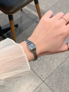 Orologio al quarzo da donna GUOU con quadrante rettangolare e numeri romani