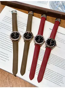 Vista detallada de los relojes Dimini con esferas de cielo estrellado y biseles de cristal