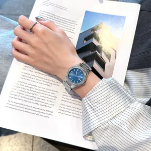 Eyki Elegante Damen Quarzuhr Legierung Strass Lünette Rundes Zifferblatt Minimalistische Mode Armbanduhr Täglich Pendeln Luxusuhr