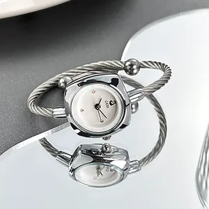 Reloj de Pulsera para Mujer de Cuarzo con Correa de Cable Metálico Esfera de Cisne con Strass Joyería de Moda