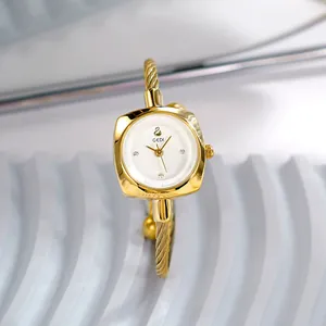 Elegante reloj de pulsera GEDI dorado para mujer con correa de cuerda trenzada y esfera.