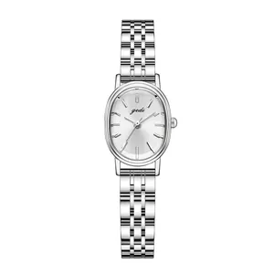Montre à quartz ovale élégante en argent pour femmes avec un bracelet en acier