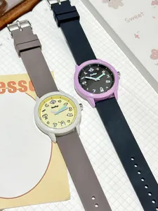Juego de dos relojes de cuarzo minimalistas con correas de silicona suaves en gris y negro