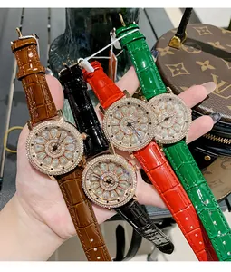 Montres élégantes pour femmes avec cadrans fleuris en strass et bracelets en cuir colorés