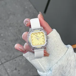 Reloj jelly cuadrado transparente con esfera amarilla y correa de silicona blanca