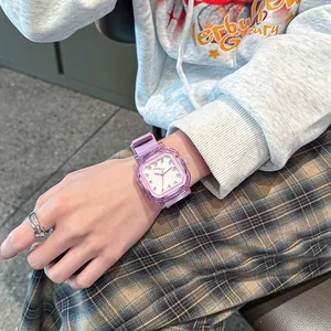 Elegante reloj de cuarzo cuadrado morado con correa de silicona suave para mujeres