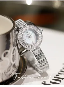 Elegante orologio al quarzo da donna con cinturino a maglia argento e quadrante strass