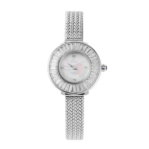 Elegante orologio da donna in argento con lunetta in cristallo baguette e maglia