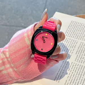 Orologio sportivo Gocliyo dai colori a contrasto con cinturino rosa e quadrante nero per donne