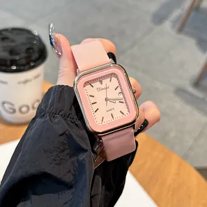 Elegante reloj de cuarzo cuadrado rosa para mujer con correa de silicona y fecha clara