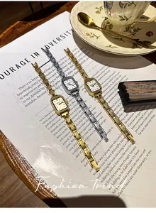 Elegante Vintage-Quarzuhren mit kleinen quadratischen Zifferblättern und Metallband