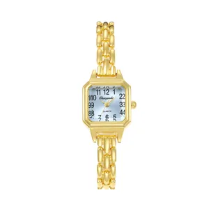 Orologio quadrato dorato con quadrante azzurro e cinturino sottile a maglie in oro