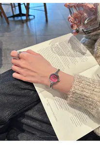 Elegante orologio al quarzo GUOU da donna con quadrante rosso e cinturino argento