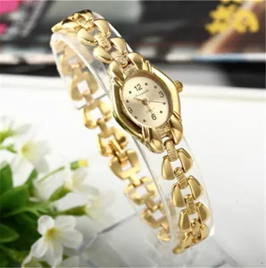 Elegante goudkleurige dameshorloge met een ovaal wijzerplaat en Chaoyada kwartsuurwerk